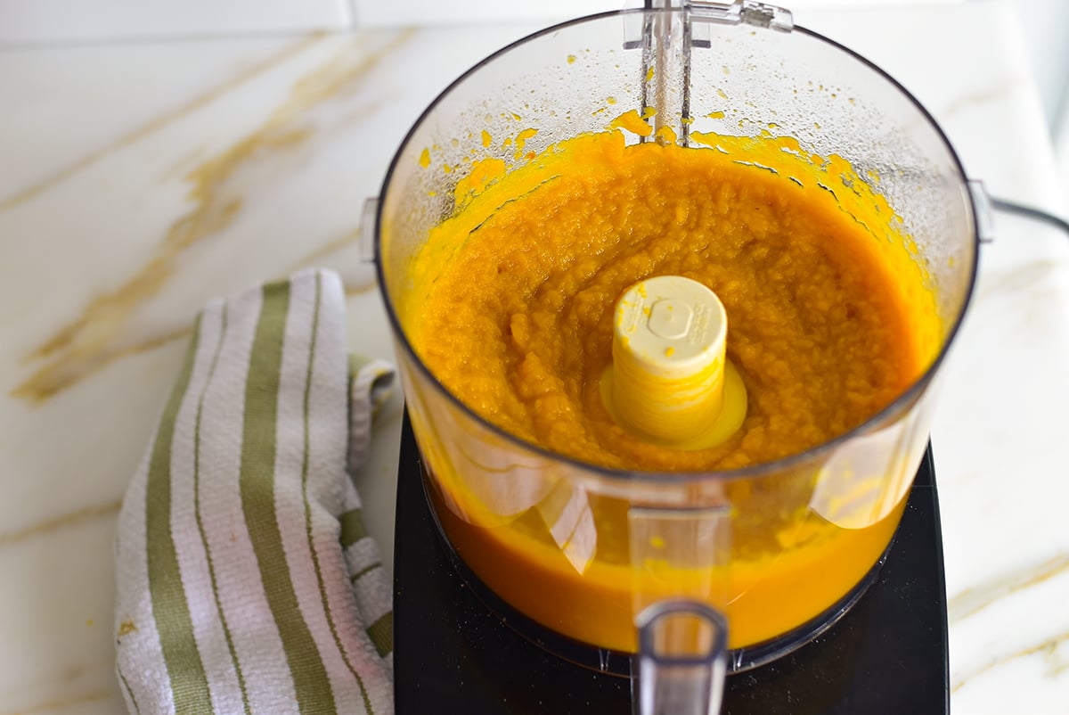 Pumpkin puree in the food processor