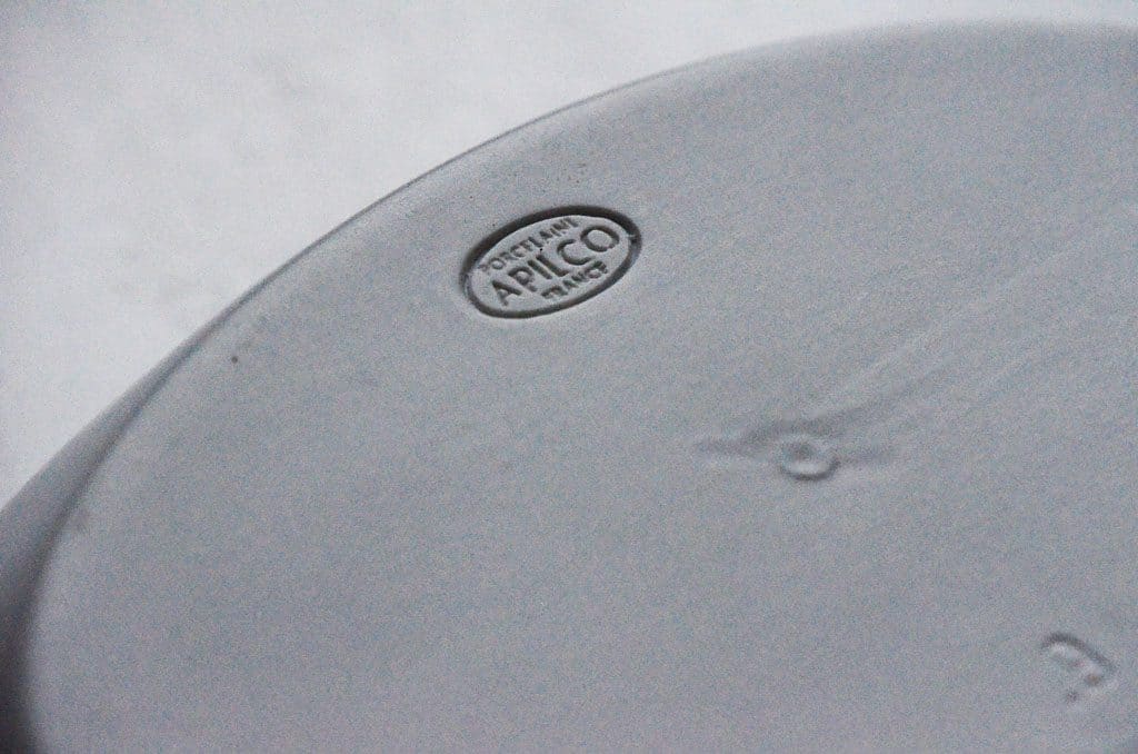 Pichet blanc à fleurs porcelaine Apilco France 6,25 de haut