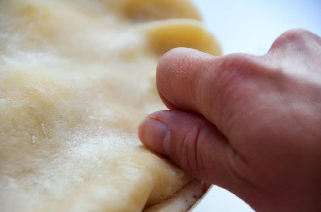 Rope crimp pie crust edge