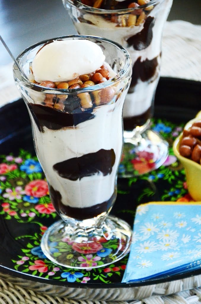 https://maureenabood.com/wp-content/uploads/2013/08/Hot-fudge-sundae-Maureen-Abood.jpg