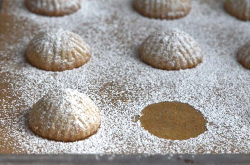 Mamoul cookies dusted with powdered sugar.