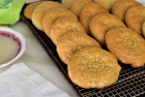Date filled molded kaik cookies