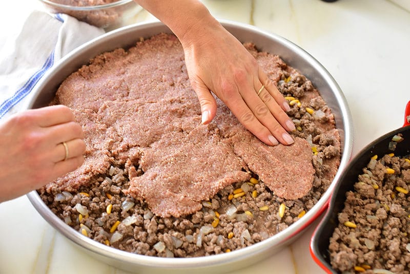 Flattening the top layer of Lebanese kibbeh sahnieh