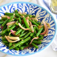 Green beans with onions in a blue bowl