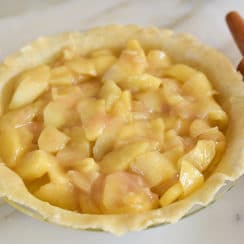 Stovetop apple pie filling in crust