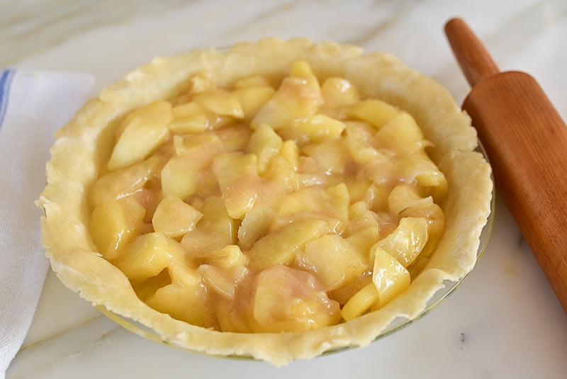 Stovetop apple pie filling in crust