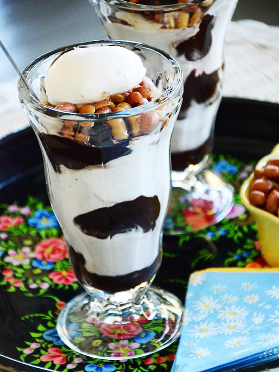 Marshmallow Ice Cream Sundaes in Cookie Bowls