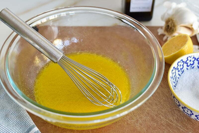 Vinaigrette for cabbage salad with lemon and garlic