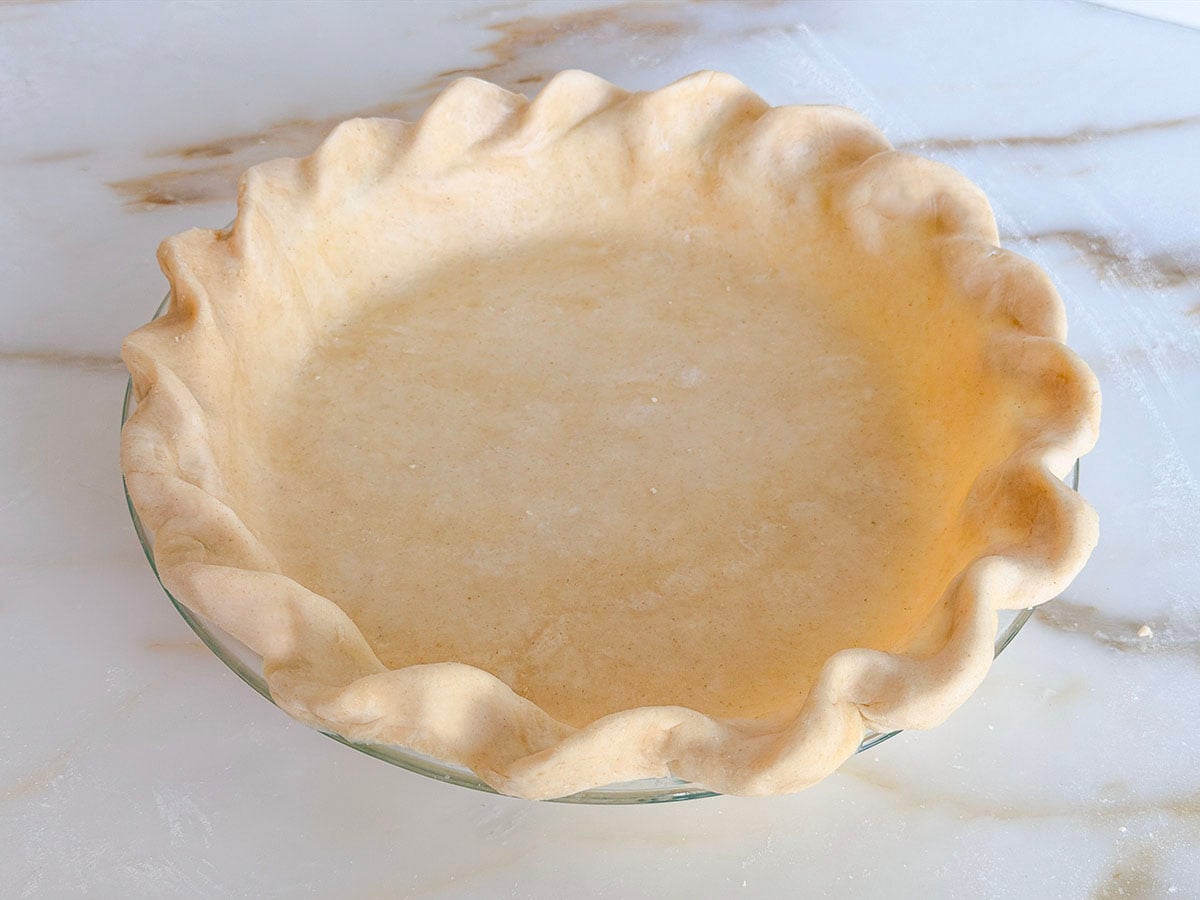 Unbaked pie crust in a glass pie plate